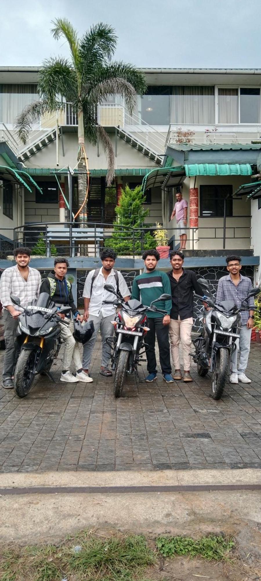 Vagamon Lake Palace Hostel Exterior photo